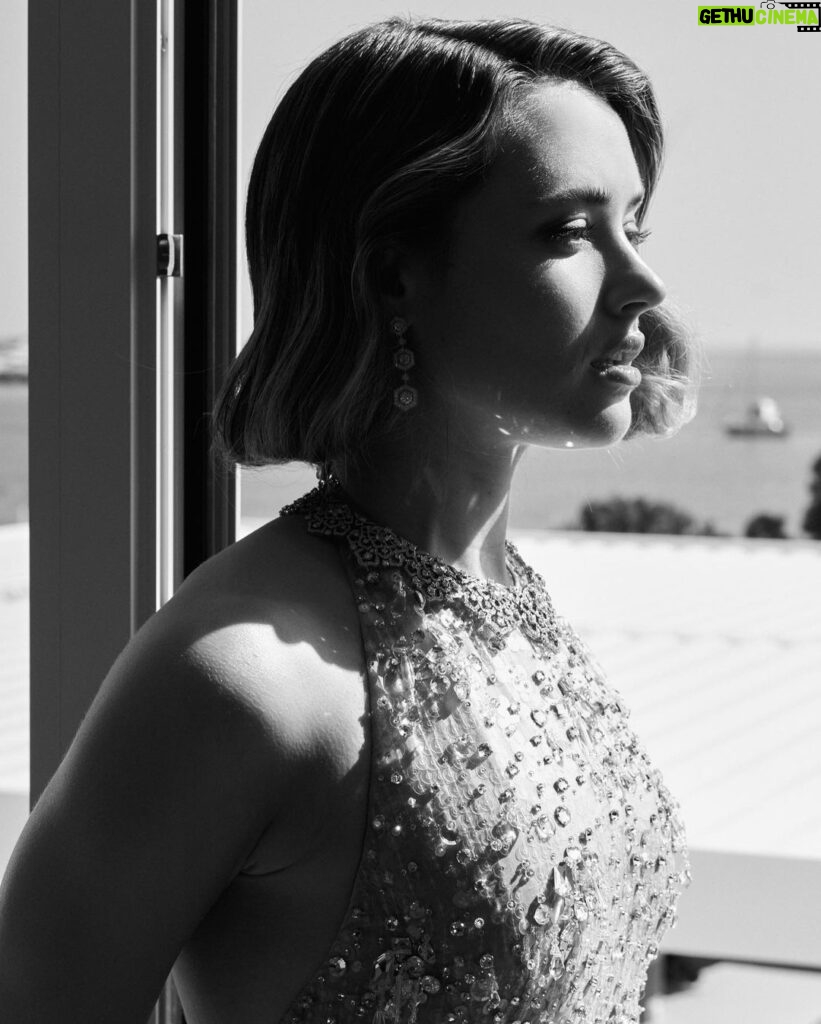 Katherine Langford Instagram - @katherinelangford for @lorealparis in custom @prada and @bulgari jewels, photographed at the 76th Cannes Film Festival. Styled by @mollyddickson, hair by @stephanelancien and make-up by @thevalgarland. #KatherineLangford #LOreal #Prada #Bulgari #Cannes #CannesFilmFestival #Leica #GregWilliamsPhotography #GregWilliams