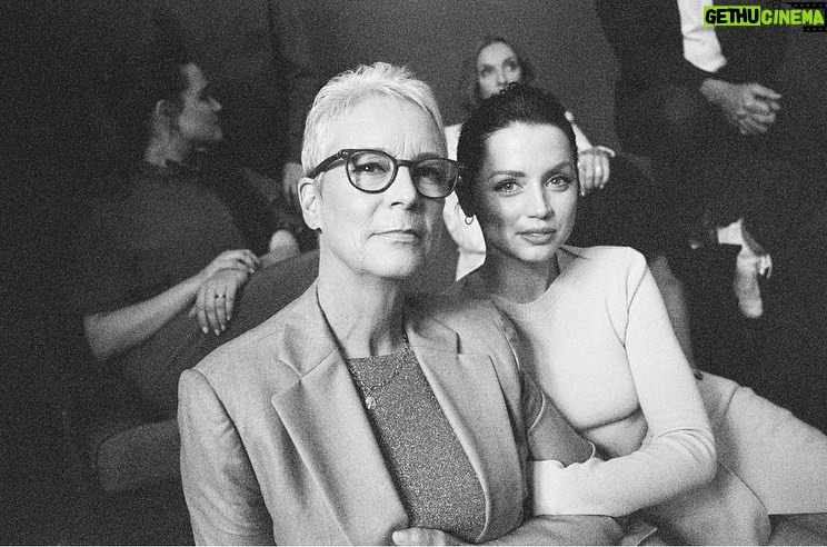 Katherine Langford Instagram - Ye olde Knives Out gang 🎞 (by @riancjohnson)