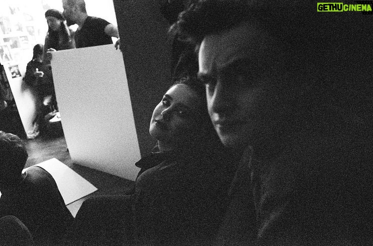 Katherine Langford Instagram - Ye olde Knives Out gang 🎞 (by @riancjohnson)
