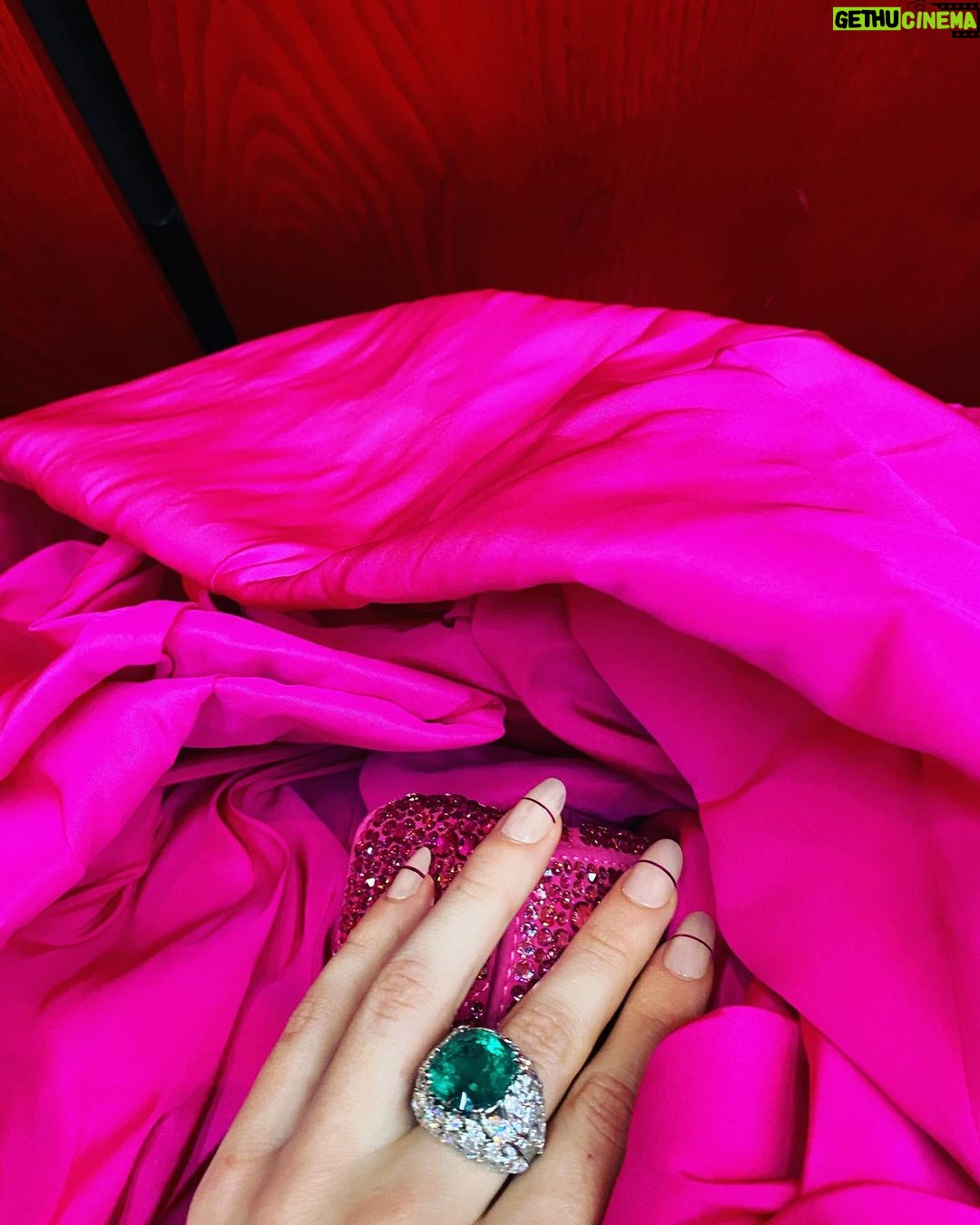 Katherine Langford Instagram - a DREAM 💞💞 @maisonvalentino @pppiccioli Cannes Palais Des Festivals