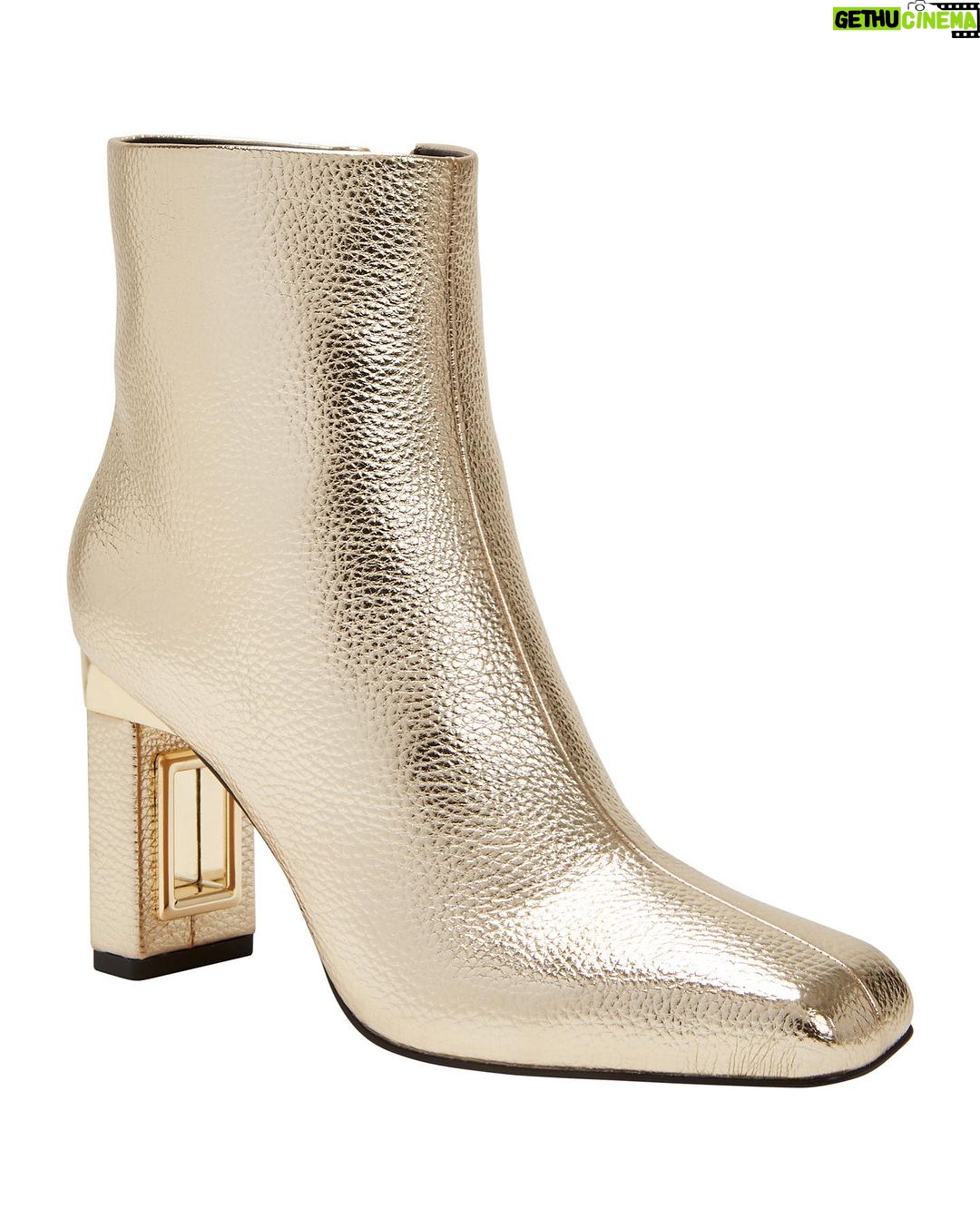 Katy Perry Instagram - Crocodile. Rocks. @katyperrycollections