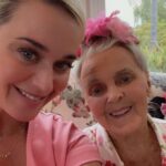 Katy Perry Instagram - My friend and health Queen Patricia Bragg was living proof that good things come in small packages. She may have been pint-sized, but she was bold, boisterous, and beautiful…like a fairy of happiness and health, with flowers in her hair, always singing, dancing, bouncing around doling out health quips with every twirl! I have to admit, when my mom first introduced me and my siblings to Patricia (and Bragg apple cider vinegar) in the 90’s, we were bewildered by both, lol #iykyk But as wisdom comes with age, she ended up not only being good for my body but my soul. As a teenager she warned me against underwire bras and always told me to stand up straight! As an adult, and now as a parent, I find myself following her sage advice. Sometimes, I put a Bragg ACV shot in Daisy’s lunch and so, it’s my little way of continuing on her legacy of “health is wealth.” She was a real believer in expression, joy, and creativity, and when I identified that music was my thing, she bought me my first guitar. She was always there for my family, like a our eccentric, health-first Auntie. So glad I got to be there for her final birthday, and that my mom was able to pray over her the day she transitioned into the light ✨ I’m forever grateful for my friend, the life she led dedicated to the well-being of others, and of course for that little blue guitar that changed the course of my life. Thanks for looking out for us all Patricia 🍎♥️