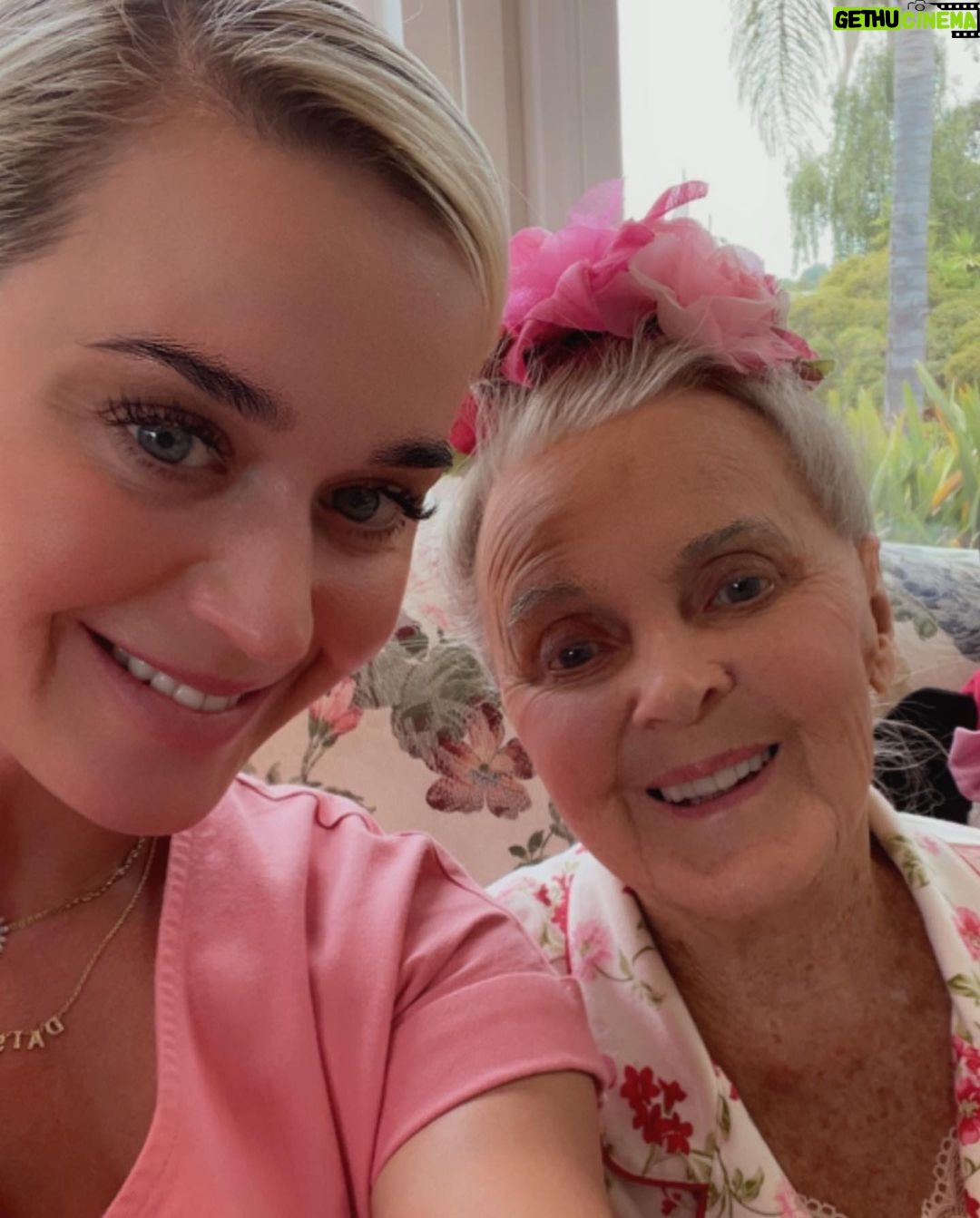 Katy Perry Instagram - My friend and health Queen Patricia Bragg was living proof that good things come in small packages. She may have been pint-sized, but she was bold, boisterous, and beautiful…like a fairy of happiness and health, with flowers in her hair, always singing, dancing, bouncing around doling out health quips with every twirl! I have to admit, when my mom first introduced me and my siblings to Patricia (and Bragg apple cider vinegar) in the 90’s, we were bewildered by both, lol #iykyk But as wisdom comes with age, she ended up not only being good for my body but my soul. As a teenager she warned me against underwire bras and always told me to stand up straight! As an adult, and now as a parent, I find myself following her sage advice. Sometimes, I put a Bragg ACV shot in Daisy’s lunch and so, it’s my little way of continuing on her legacy of “health is wealth.” She was a real believer in expression, joy, and creativity, and when I identified that music was my thing, she bought me my first guitar. She was always there for my family, like a our eccentric, health-first Auntie. So glad I got to be there for her final birthday, and that my mom was able to pray over her the day she transitioned into the light ✨ I’m forever grateful for my friend, the life she led dedicated to the well-being of others, and of course for that little blue guitar that changed the course of my life. Thanks for looking out for us all Patricia 🍎♥️