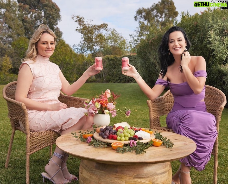 Katy Perry Instagram - Just in time for summer! ☀️🍹 Introducing 💗Très Rosé💗 our newest bright, fruity and floral flavor which combines ✨the sparkle✨ of tart raspberry and juicy lychee with functional ingredients including lively 🦁lion's mane🦁 and soothing saffron to balance flavors AND feelings! 🫠💘 Celebrate the solstice and shop now at the link in bio ♥️
