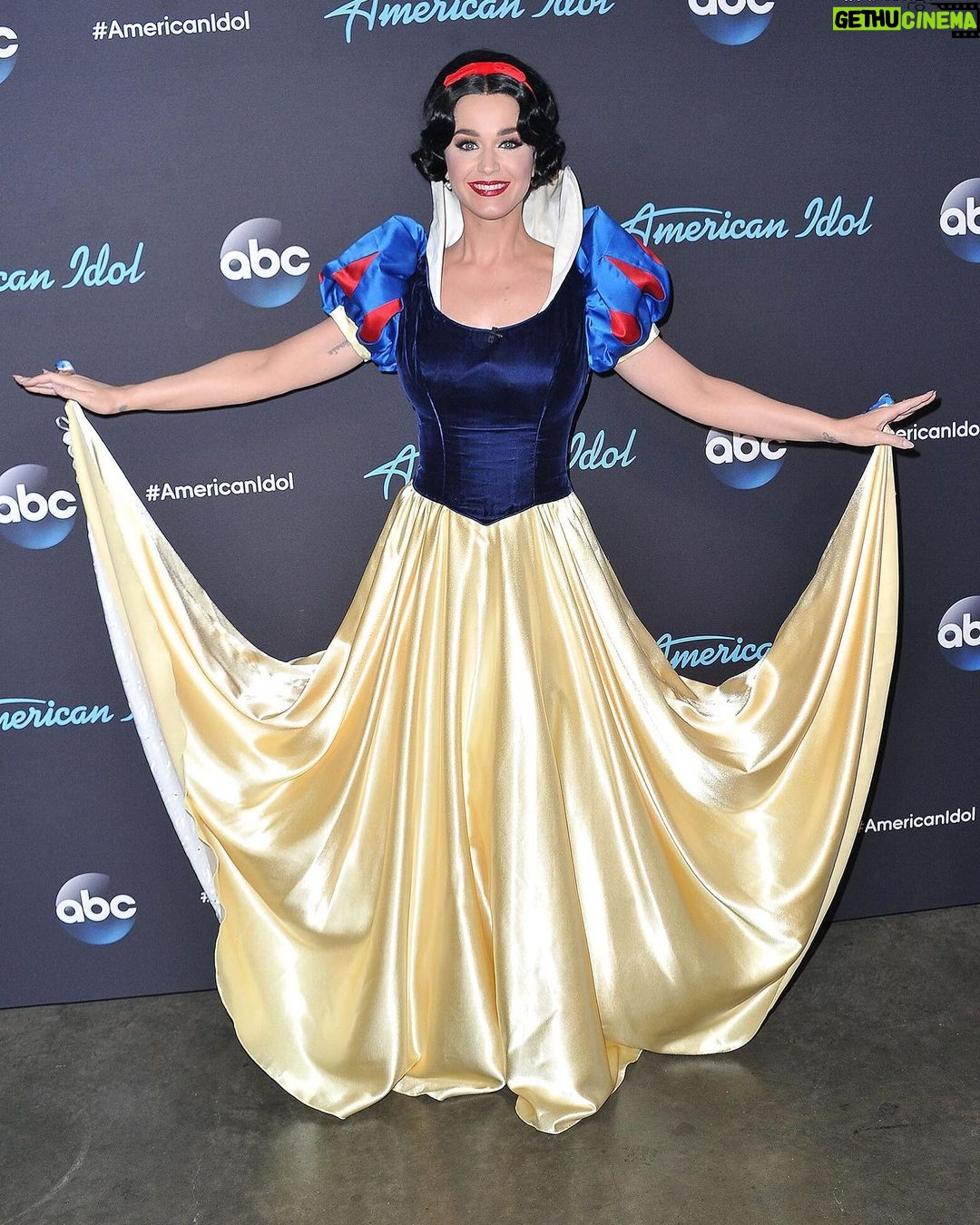 Katy Perry - 1.6 Million Likes - HAPPIEST MAMA’S DAY!!!
😱🎉Disney Night🎉😱 @americanidol over the years… Any guesses for this year? I WILL PIN BEST/FUNNIEST/MOST CORRECT GUESS BY 4PM PDT! 🙌🏻♥️