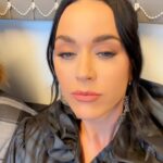 Katy Perry Instagram - hard hitting q’s from backstage with @stellamccartney at the #coronationconcert on @bbc and @pbs for us ‘mericans fight it all out in the comments and blame @orlandobloom 🇬🇧 Great Britain