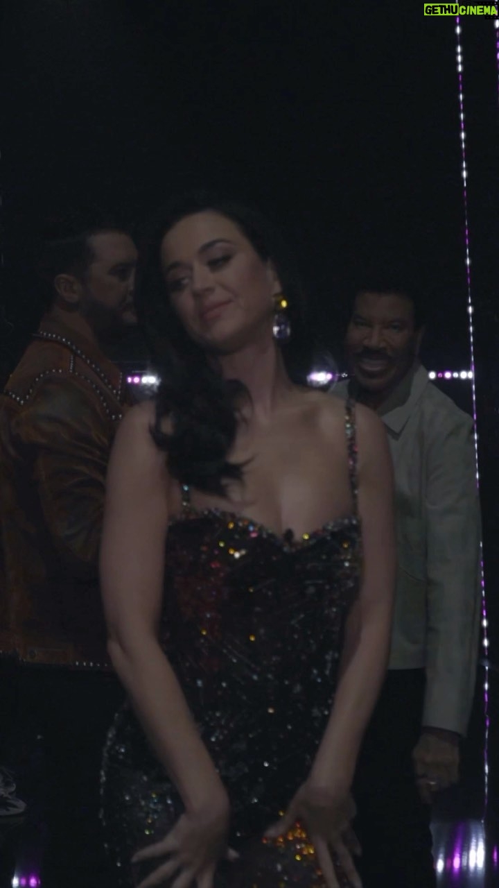 Katy Perry Instagram - #MINUTEBEFORETHESHOW #idol