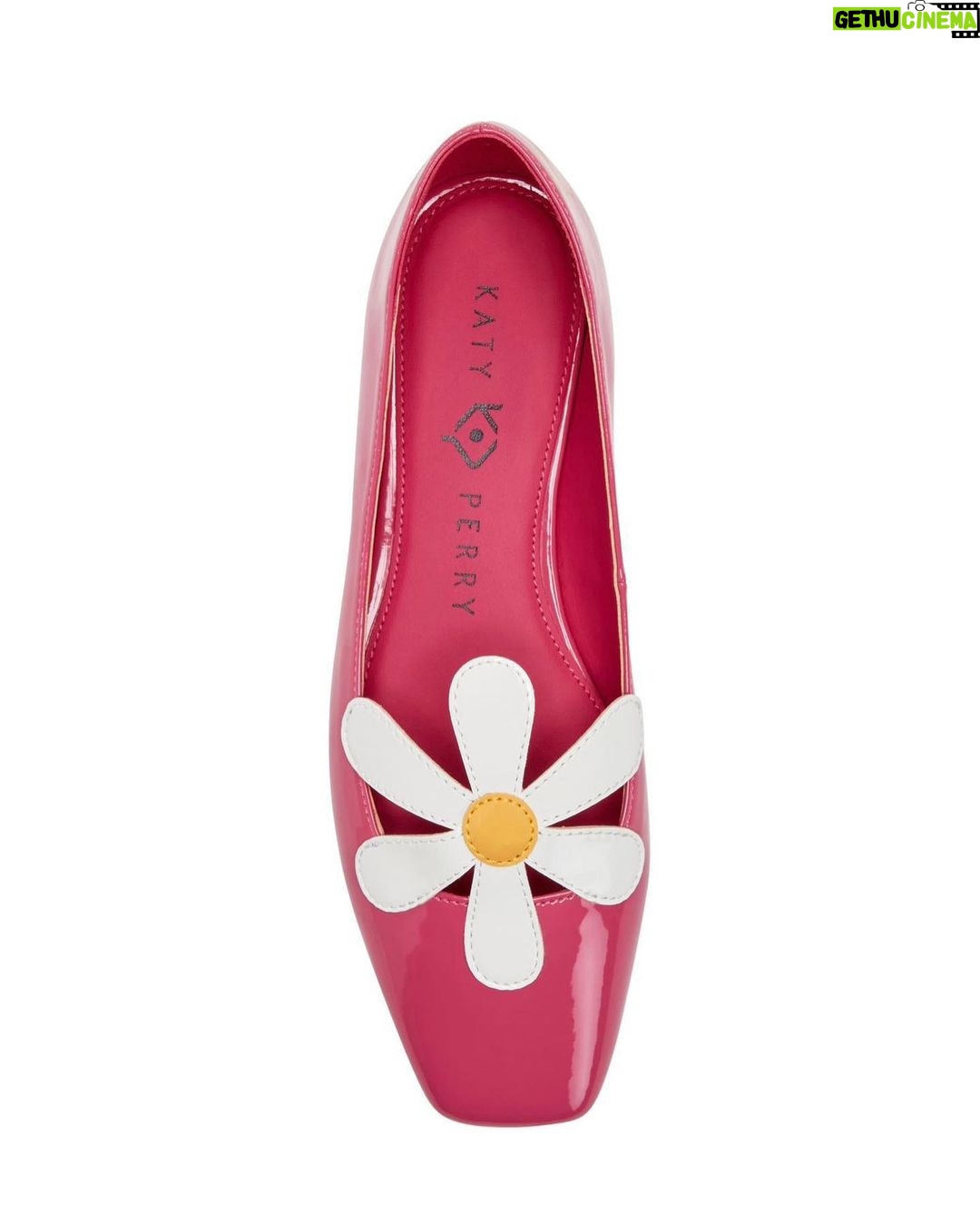 Katy Perry Instagram - Daisies, Daisies, Daisies! 🌼 #shoesday