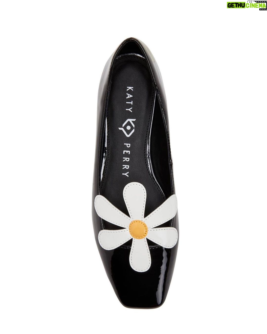Katy Perry Instagram - Daisies, Daisies, Daisies! 🌼 #shoesday