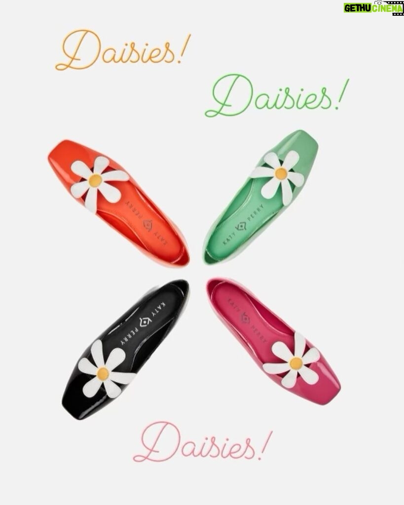 Katy Perry Instagram - Daisies, Daisies, Daisies! 🌼 #shoesday