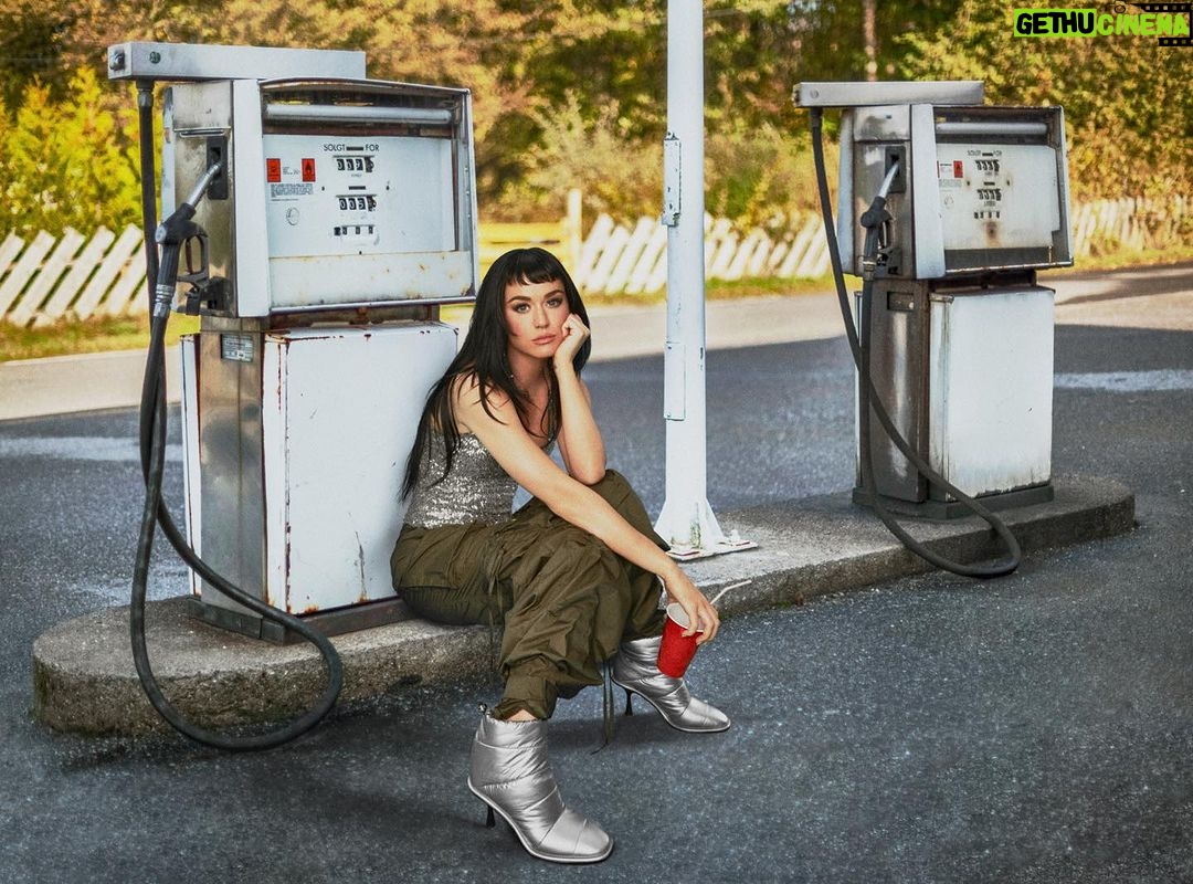 Katy Perry Instagram - Pump it up ⛽️ @katyperrycollections
