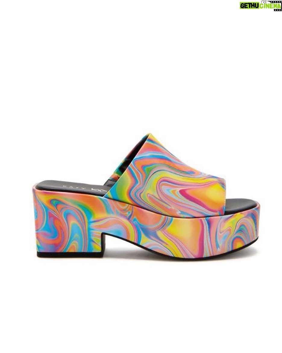 Katy Perry Instagram - 🌈Lean into #PRIDE with ur fit🌈 Shoes: The Vivvian (25% of net proceeds from the Pride Collection @katyperrycollections in June benefits @hetrickmartin) Clothing: @aboutyou Ines jeans Heike top Fabienne hat