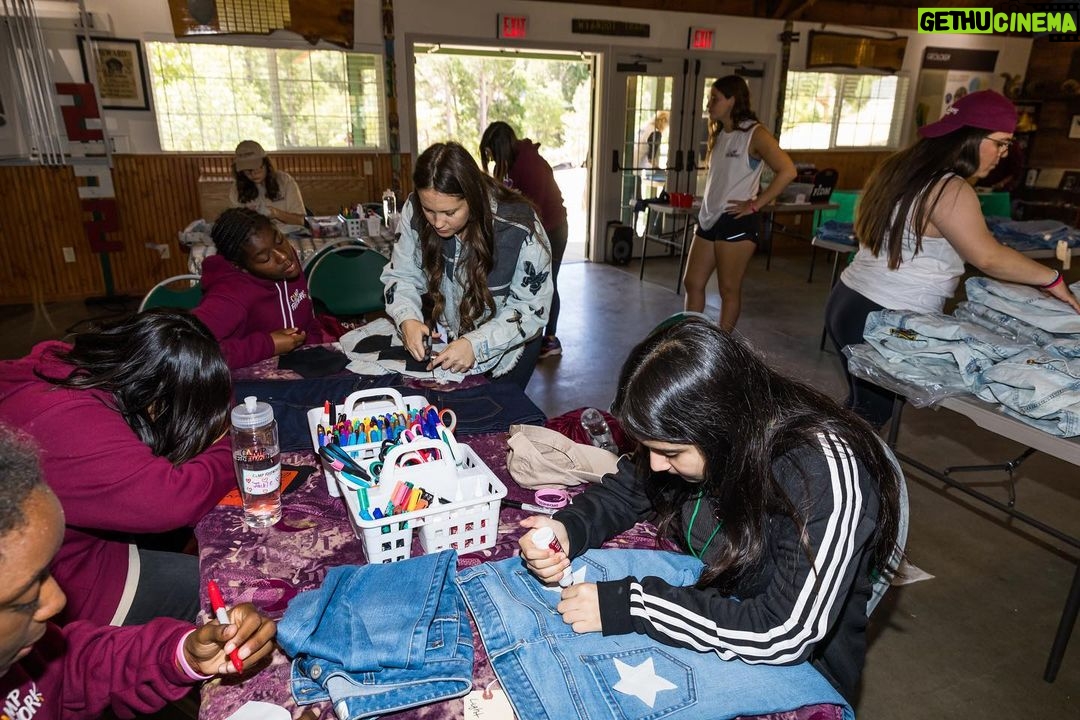 Katy Perry Instagram - One of my greatest passions is the ability to pay music forward through my arts based foundation @fireworkfoundation! Was amazing to be with so many young people and see their spark ignite at camp earlier this month ✨♥️ Remember, you just gotta ignite the light 🎆 #FireworkFriday