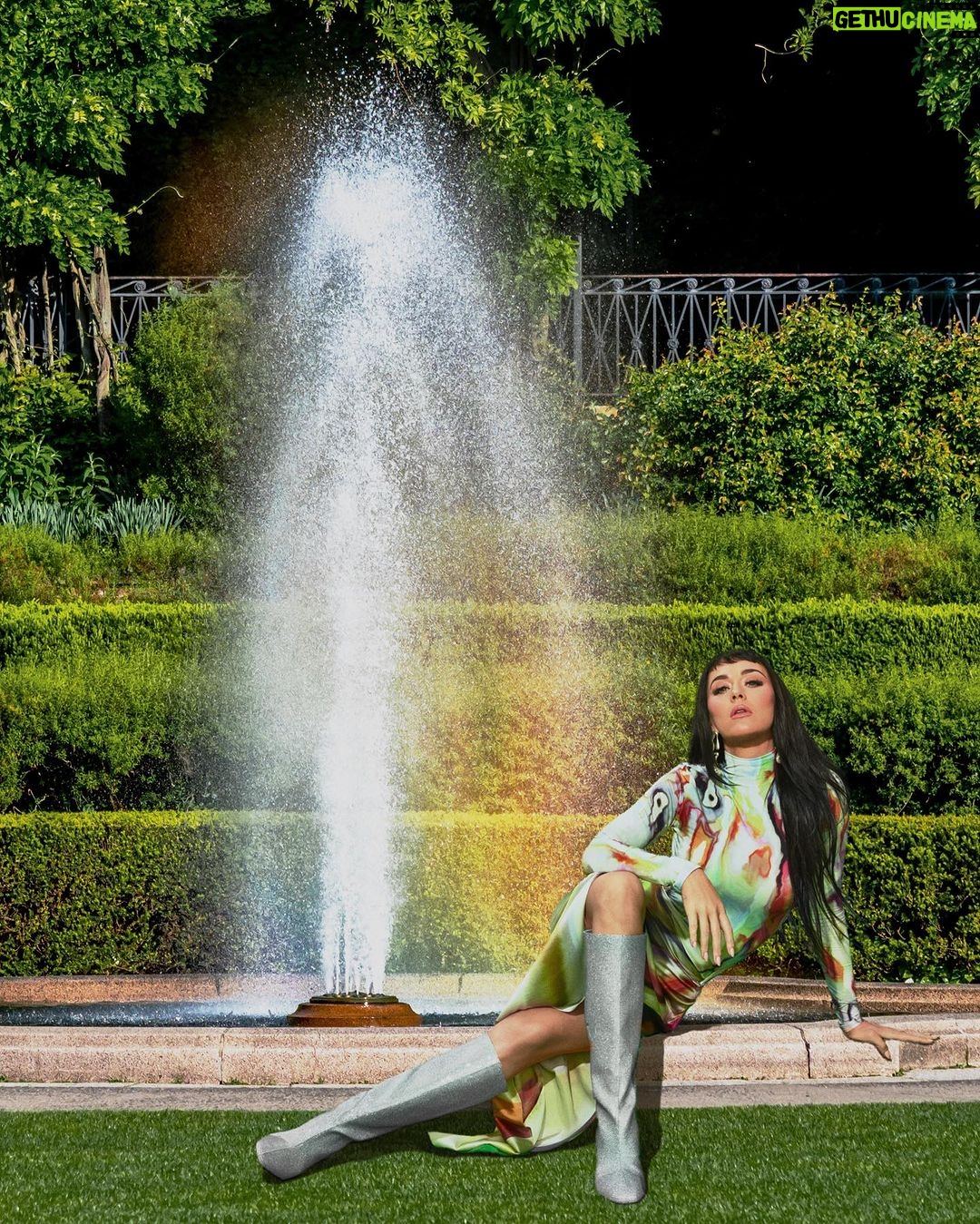 Katy Perry Instagram - water u waiting for? hope itβs @katyperrycollections ππ¦