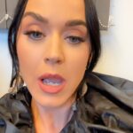 Katy Perry Instagram - hard hitting q’s from backstage with @stellamccartney at the #coronationconcert on @bbc and @pbs for us ‘mericans fight it all out in the comments and blame @orlandobloom 🇬🇧 Great Britain