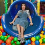 Katy Perry Instagram - Let’s slide into fall! 🤹‍♀️🦓 @katyperrycollections
