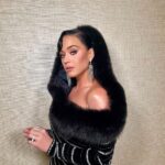 Katy Perry Instagram - TONIGHT I’m celebrating one of my all time favorite comediennes… it’s Carol Burnett’s 90th birthday and I’m singing a very special song! 👂🏻♥️ Watch TONIGHT 8/7c on NBC and streaming on Peacock #CarolBurnett90