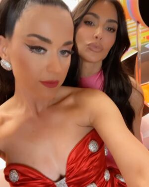 Katy Perry Instagram - love when my girlies come out to #PLAY🍄 @kimkardashian @siamusic @parishilton ♥️♥️♥️