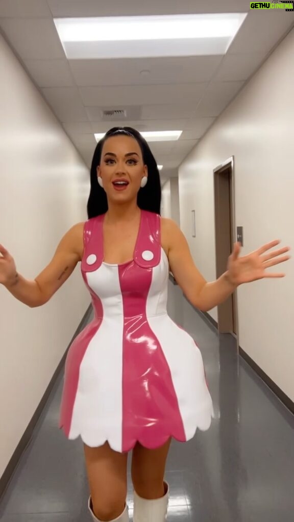 Katy Perry Instagram - LAST PLAY SHOWS EVER GET UR TIX NOWWW 🍄🤸🏻‍♀️