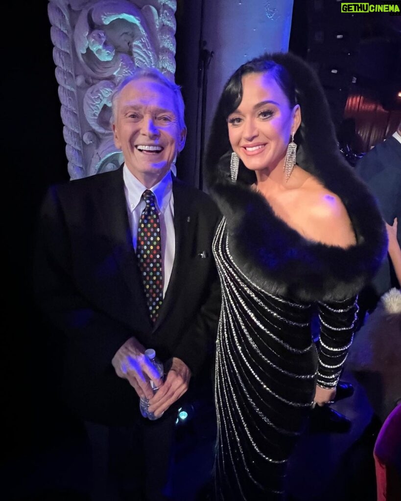 Katy Perry Instagram - TONIGHT I’m celebrating one of my all time favorite comediennes… it’s Carol Burnett’s 90th birthday and I’m singing a very special song! 👂🏻♥ Watch TONIGHT 8/7c on NBC and streaming on Peacock #CarolBurnett90