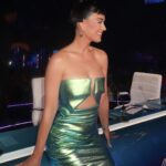 Katy Perry Instagram - This show is not for the faint of 💚 Watch #idol for the Top 20 reveal and keep your phone charged to vote after the show 🗳️📱 📸: @biancanicdao