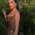Katy Perry Instagram - It’s night two of #idol @ Aulani tonight and Jane of the Jungle is ready to JUDGE 🐆🖤 (though America has the wheel tbh) 📸: @manthony783 Aulani Disney Resort at Ko'Olina Hawaii
