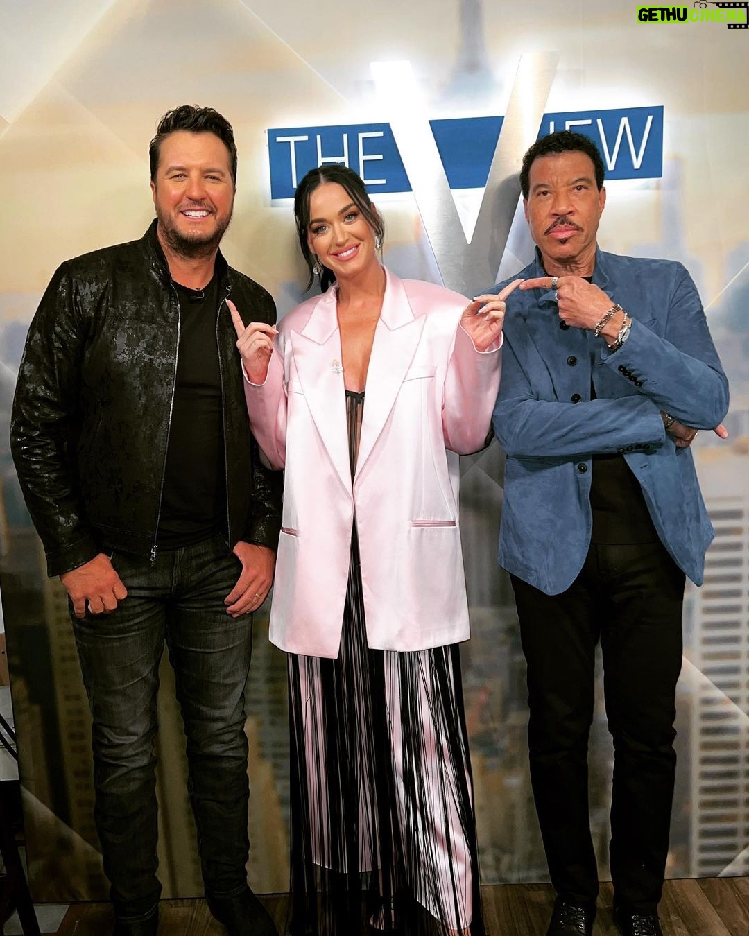 Katy Perry Instagram - ok ready for my pj’s now @americanidol 💗