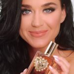 Katy Perry Instagram - The art of gifting takes a sensory turn, wrapping @katyperry in the alluring aroma of #DGDevotion. #DolceGabbana #DGBeauty #DGHolidays #MadeinItaly
