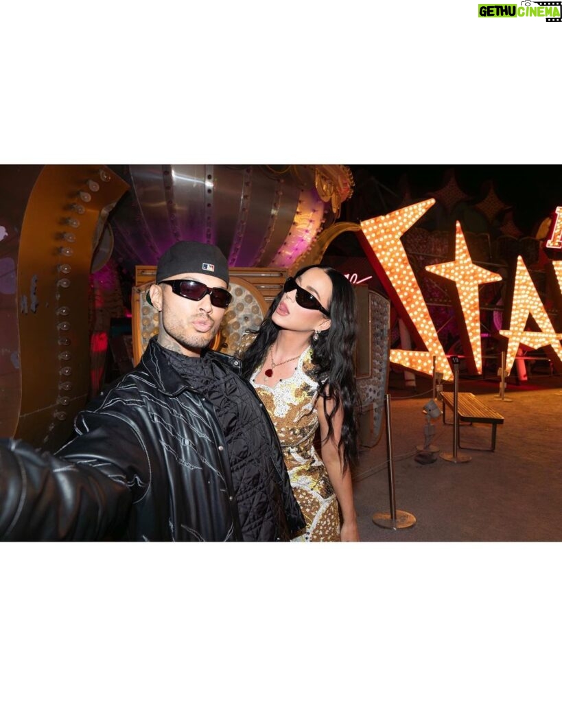 Katy Perry Instagram - last night’s wrap partay with the BEST cast & crew in Sin City bcuz there are ONLY 2⃣ SHOWS LEFT TIL WE SHAKE THE GLITTER OFF, LAS VEGAS 🎰🤸🏻‍♀🍄 📸: @taylorosullivan Neon Museum
