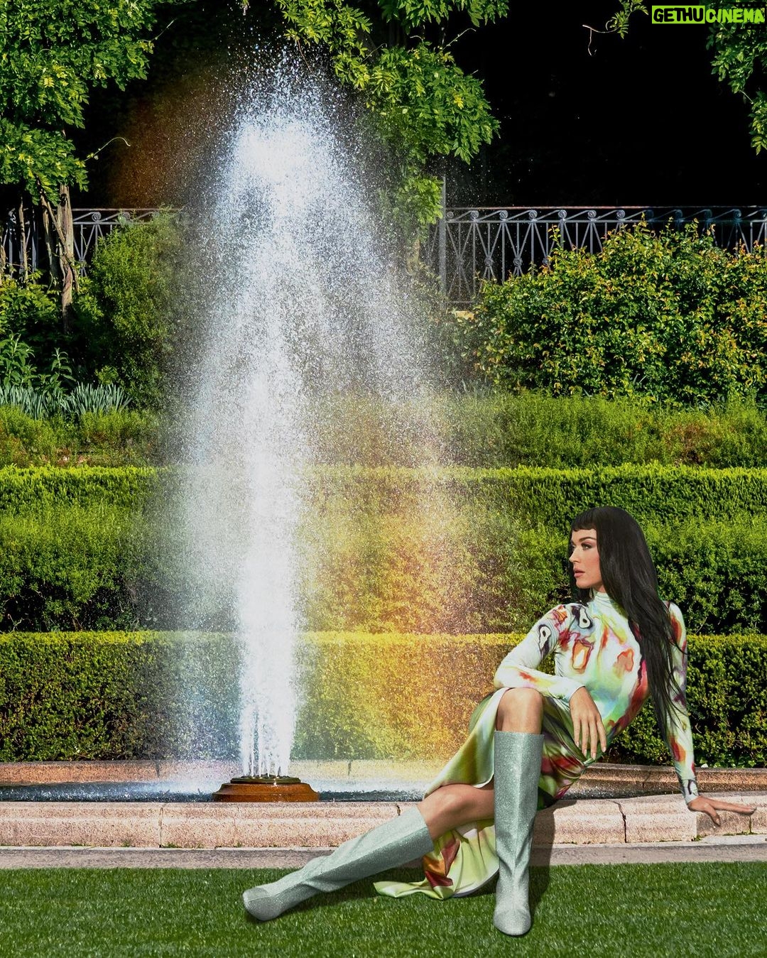 Katy Perry Instagram - water u waiting for? hope itβs @katyperrycollections ππ¦