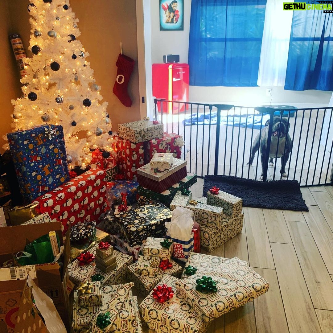 Keith Thurman - 3.1K Likes - Merry Christmas 🎄 enjoy family have gratitude for this day #christmasjoy