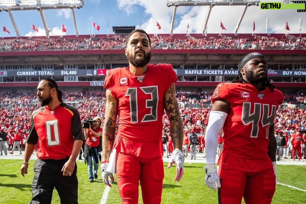 Keith Thurman Instagram - BIG shoutout again to the @buccaneers for letting me be a part of their pre-game activities yesterday and wishing a speedy recovery to my guy @mikeevans. #GoBucs #OneTime