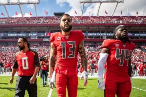 Keith Thurman Instagram - BIG shoutout again to the @buccaneers for letting me be a part of their pre-game activities yesterday and wishing a speedy recovery to my guy @mikeevans. #GoBucs #OneTime