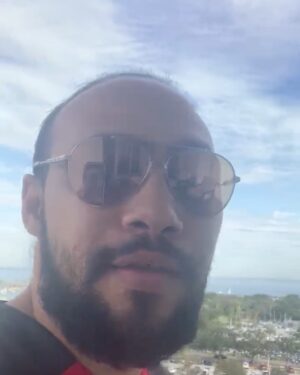 Keith Thurman Instagram - ‪1️⃣⏰ + 🏴‍☠️ = 🔥 ‬ ‪
.
Don’t miss your boy doing the coin toss tomorrow at the @buccaneers game❗️#GoBucs #OneTime ‬
