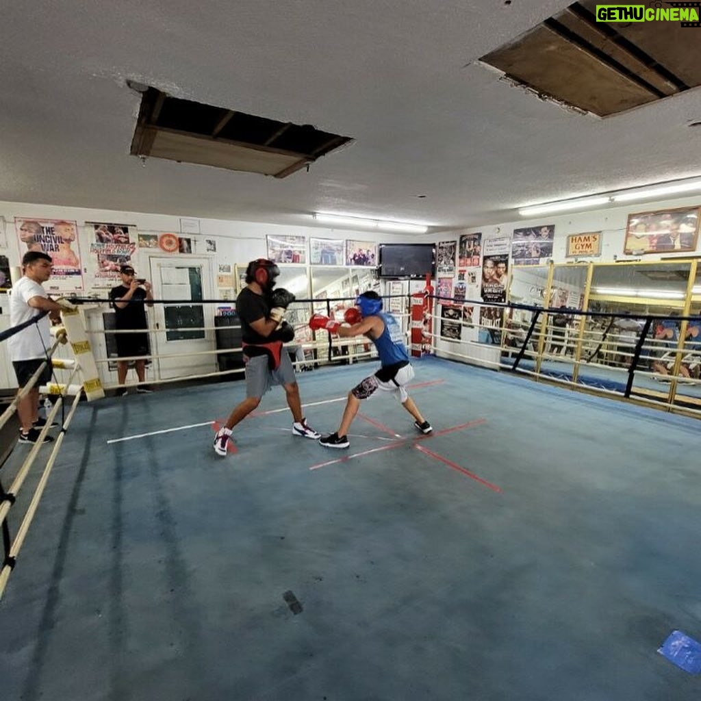 Keith Thurman Instagram - Light work today feels good moving Nyc amateur @jackzagarino stay focused stay working hard #onetime #precamp #weightmanagement #2021letsgo St. Pete Boxing Club