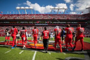 Keith Thurman Instagram - BIG shoutout again to the @buccaneers for letting me be a part of their pre-game activities yesterday and wishing a speedy recovery to my guy @mikeevans. #GoBucs #OneTime