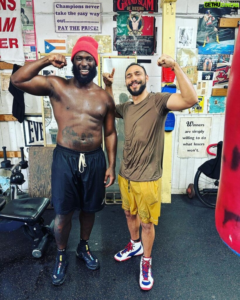 Keith Thurman Instagram - Great drip drip with Leonard Fournette at St. Pete boxing club champions always come back strong #grinding #dailydrip #2champs