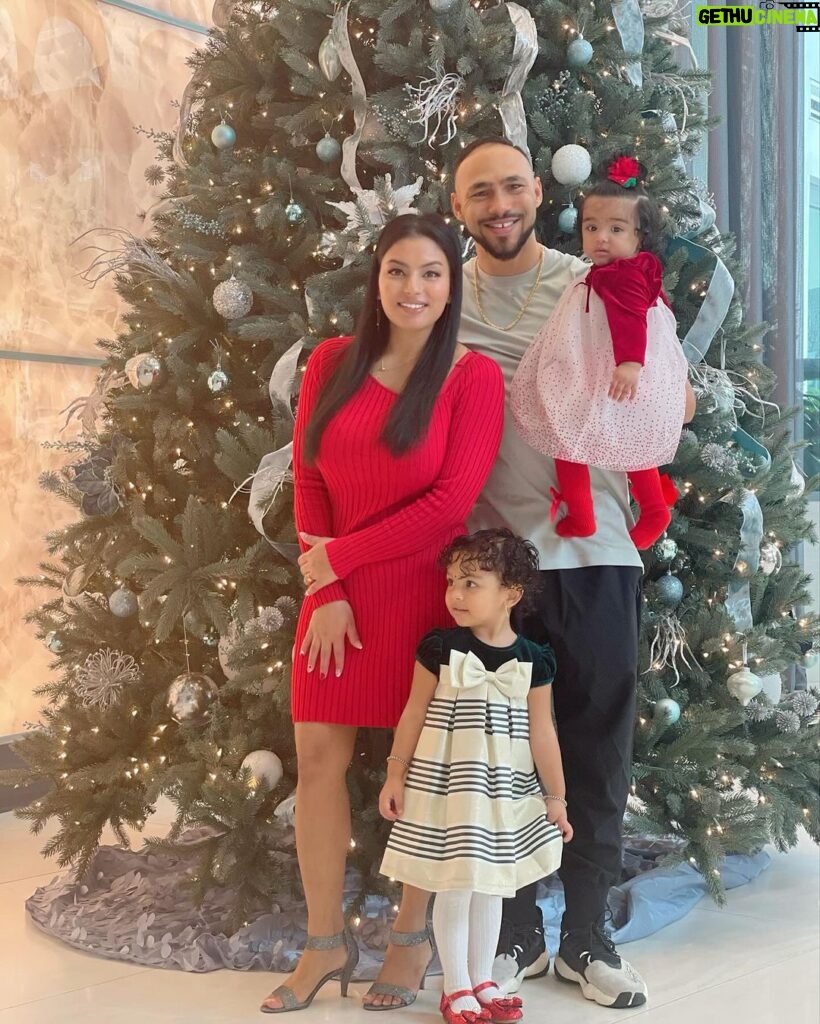 Keith Thurman Instagram - Merry Christmas from my family to yours.