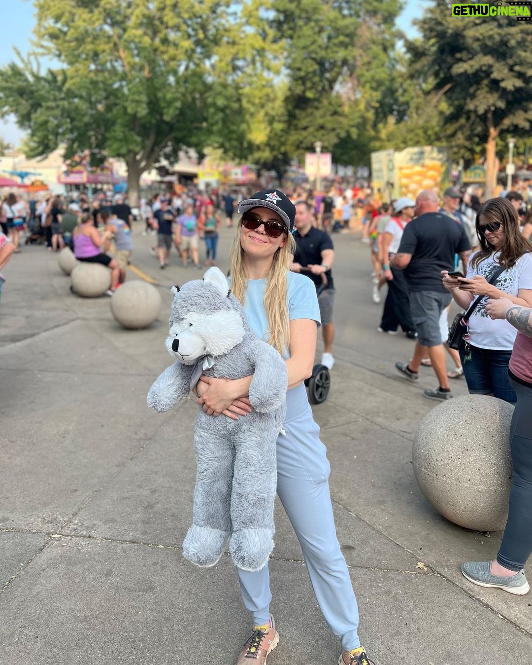 Kelsey Cook Instagram - Took my foosball wrists of fury to the fair 🎡🍋🍨🐊 Minnesota State Fair