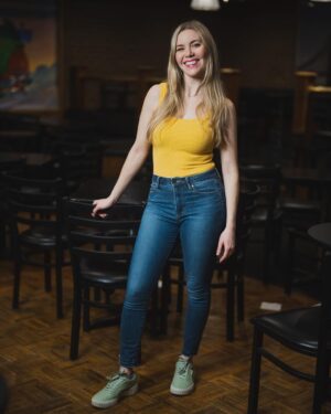 Kelsey Cook Instagram - What a year 🤯 I moved to Minnesota, released my first special, performed in 33 cities on tour, bought my dream house with @thatchaddaniels, and started a new podcast that I’m having so much fun doing. I got to have another year with my mom and have her in the crowd of one of my shows, and make yo-yo videos with my dad that made me smile so damn hard. Thank you for the love that you guys show me and my family on here. Thank you for watching my special and sharing it around. Thank you for coming to see me on tour and making me excited to shoot the next special. I feel so grateful ❤️
