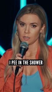 Kelsey Cook Instagram - I should have worn my Tinkle Gang hat in the special 👏🏻🚿 #standupcomedy #comedy #reels #relationships #funny