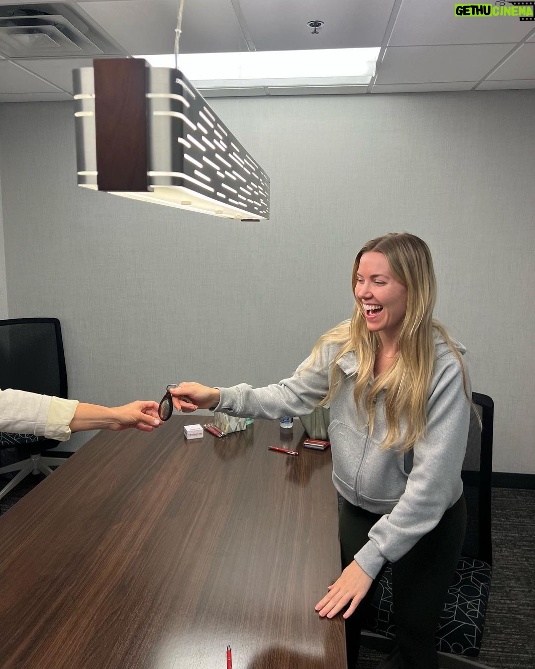 Kelsey Cook Instagram - WE. BOUGHT. A. DAMN. HOUSE 🏡🔑🥳😭