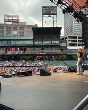 Kelsey Cook Instagram - What an unforgettable weekend 🥹 Flew to Memphis and OKC to watch @thatchaddaniels on the @bertkreischer stadium tour, and got surprised with guest spots in front of the biggest crowds I’ve ever performed for. Thank you so much Bert and @leeannkreischer for absolutely everything. It was a dream. Gonna post about this for a week straight ok bye 👋🏻