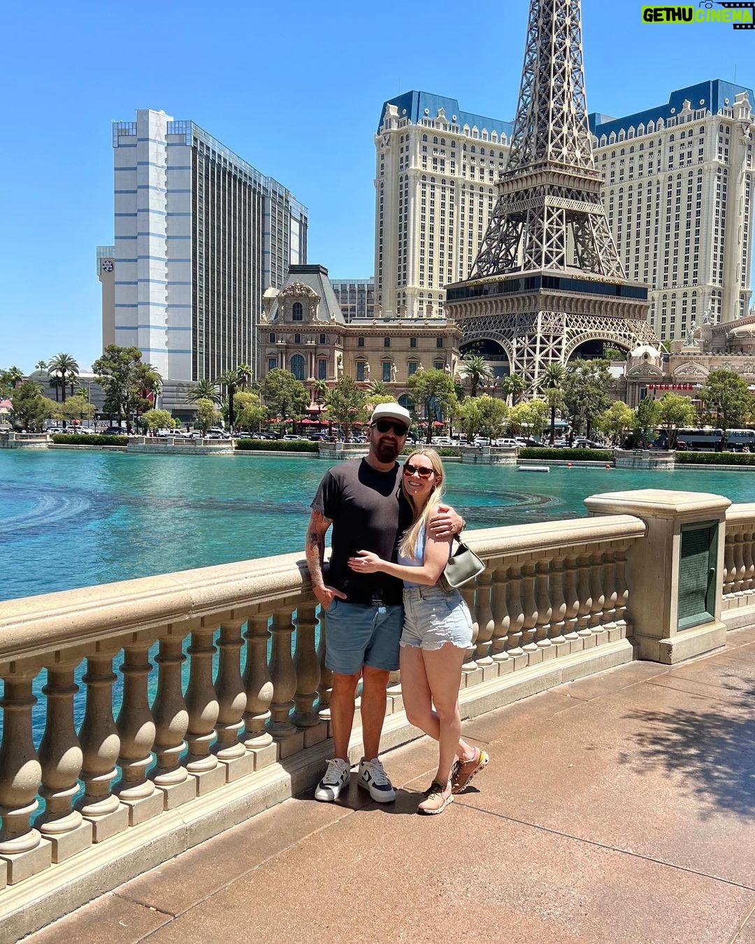 Kelsey Cook Instagram - VEGAS!! 🤩 thank you guys for a weekend of great shows at @kimmelscomedyclub. I got to have @thatchaddaniels with me doing surprise guest spots, and we put @somekidtommy through birthday song hell at every restaurant. I’m in Stamford, CT this weekend at @nyccstamford for those of you in the NYC area! Burbank, Phoenix, Davenport and Dania Beach after that. Kelseycook.com for tickets!