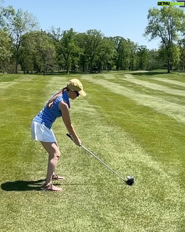 Kelsey Cook Instagram - Wore actual golf clothes for the first time hoping it would make me better. Gonna stick to foosball. Come see me in Vegas all weekend at @kimmelscomedyclub despite the fact that the Knights are in the Stanley Cup finals because my hockey curse continues 😂