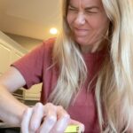 Kelsey Cook Instagram - I threw my back out 🫙 #fitness #reels #comedy