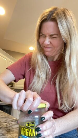 Kelsey Cook Instagram - I threw my back out 🫙 #fitness #reels #comedy
