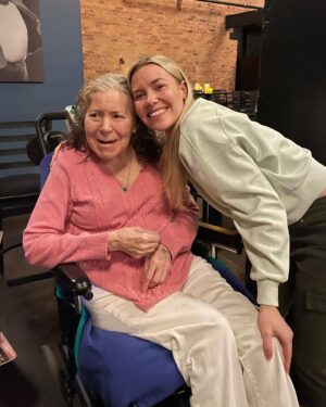 Kelsey Cook Instagram - What a year 🤯 I moved to Minnesota, released my first special, performed in 33 cities on tour, bought my dream house with @thatchaddaniels, and started a new podcast that I’m having so much fun doing. I got to have another year with my mom and have her in the crowd of one of my shows, and make yo-yo videos with my dad that made me smile so damn hard. Thank you for the love that you guys show me and my family on here. Thank you for watching my special and sharing it around. Thank you for coming to see me on tour and making me excited to shoot the next special. I feel so grateful ❤️