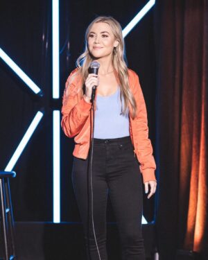 Kelsey Cook Instagram - What a year 🤯 I moved to Minnesota, released my first special, performed in 33 cities on tour, bought my dream house with @thatchaddaniels, and started a new podcast that I’m having so much fun doing. I got to have another year with my mom and have her in the crowd of one of my shows, and make yo-yo videos with my dad that made me smile so damn hard. Thank you for the love that you guys show me and my family on here. Thank you for watching my special and sharing it around. Thank you for coming to see me on tour and making me excited to shoot the next special. I feel so grateful ❤️