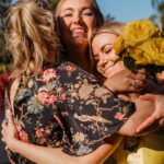 Kelsey Cook Instagram - HAPPY 30th @taylortomlinson!! 🎂❤️🥳 I’ve been so proud watching you make HISTORY this week as the youngest female late night host, and getting to see you make your dreams come true the past 7 years. Delanie and I are so lucky to have you in our lives and we’re giving you a massive birthday hug through the phone 🤗